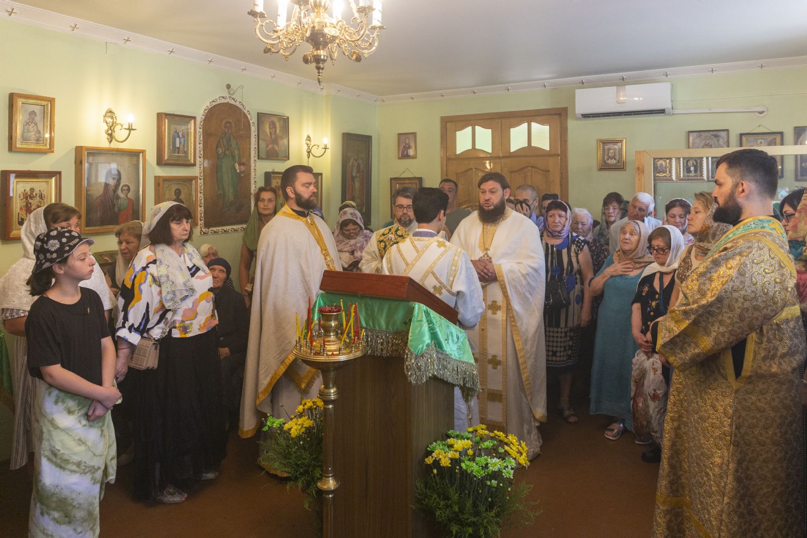 В храме преподобного Серафима Саровского г. Сумгаита прошли торжества посвящённые храмовому святому