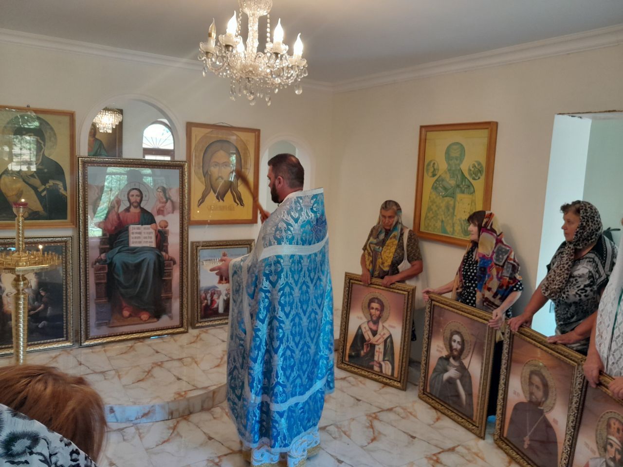 Храм Покрова Пресвятой Богородицы г.Ленкорани украсили новые иконы
