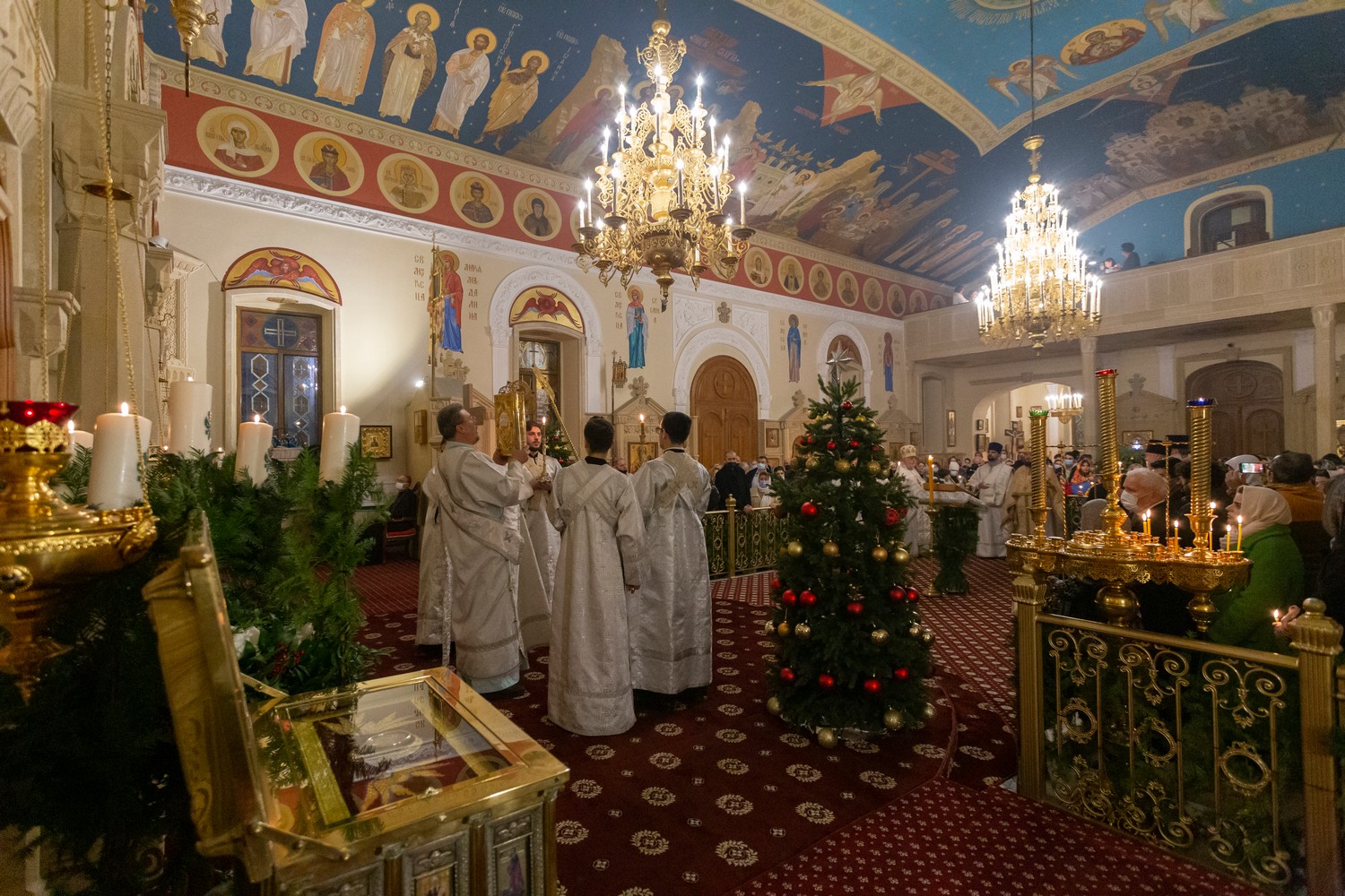 Фоторепортаж Рождественского богослужения в кафедральном соборе свв. Жен-Мироносиц г. Баку