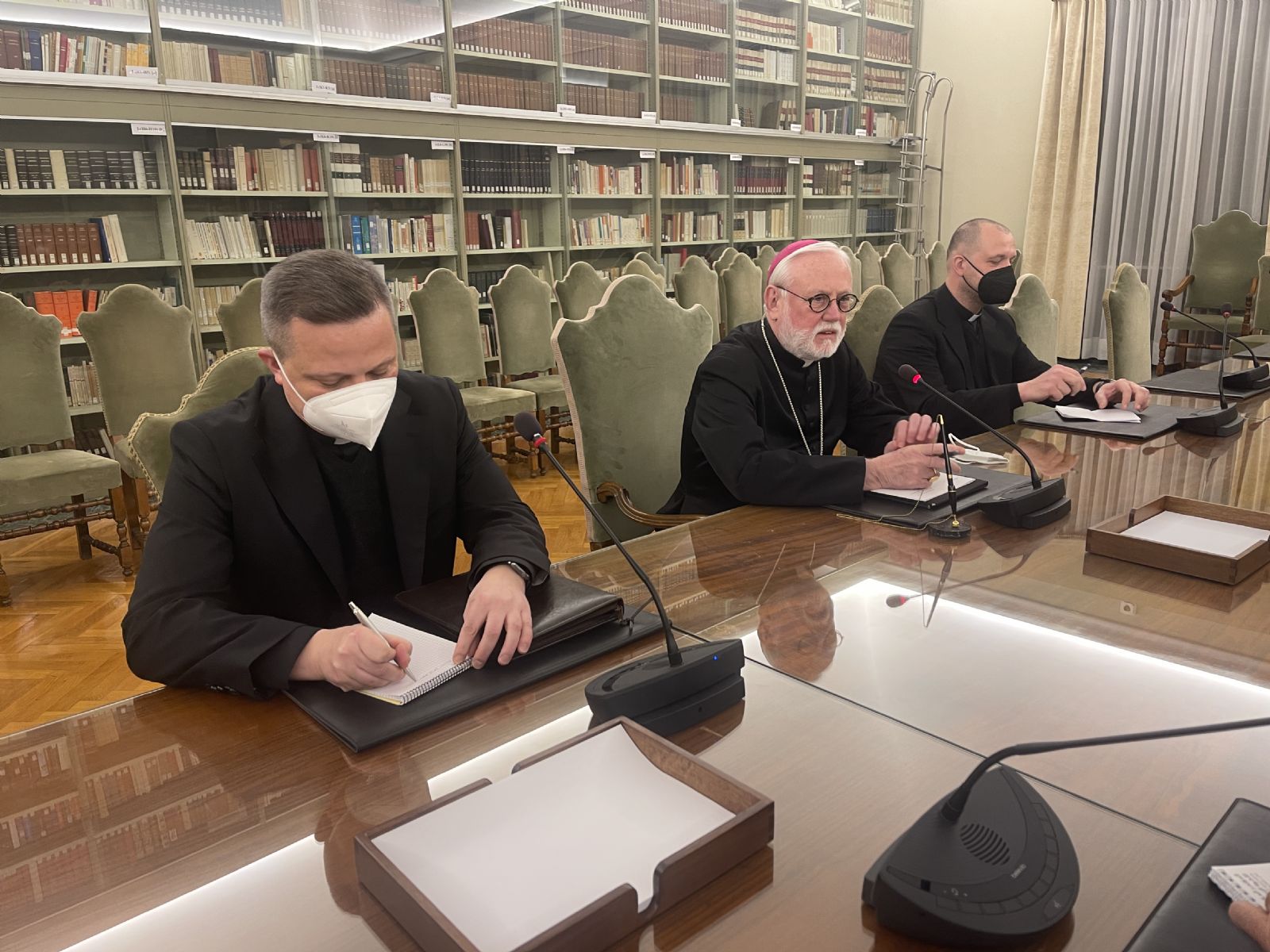 Делегацию религиозных лидеров Азербайджана принял Секретарь по отношениям с государствами Государственного секретариата Ватикана