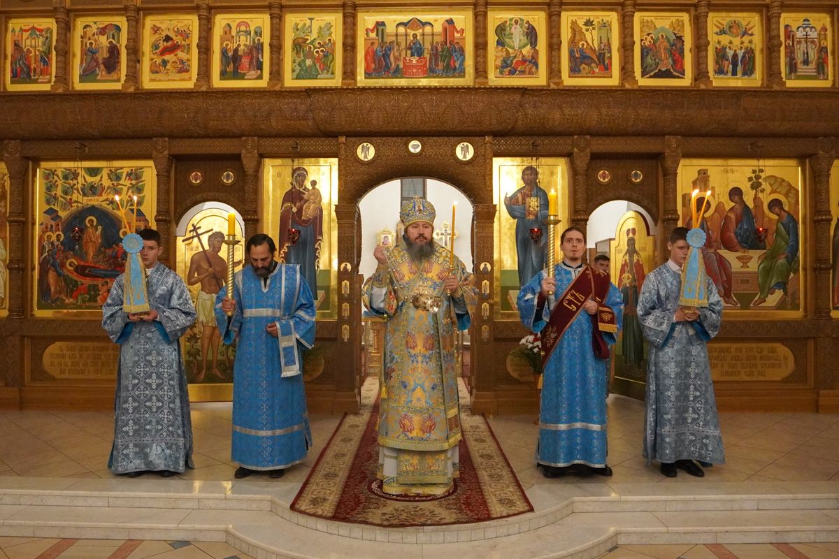 Епископ Варфоломей совершил всенощное бдение в Свято-Троицком кафедральном соборе г. Балаково