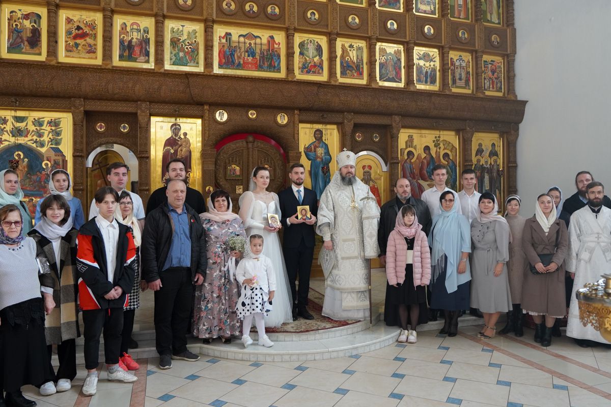 Епископ Варфоломей совершил Таинство венчания в Свято-Троицком соборе г. Балаково