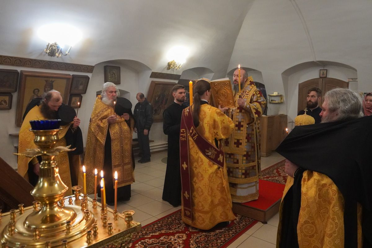Епископ Варфоломей совершил всенощное бдение в Иргизском Воскресенском мужском монастыре с. Криволучье Балаковского района