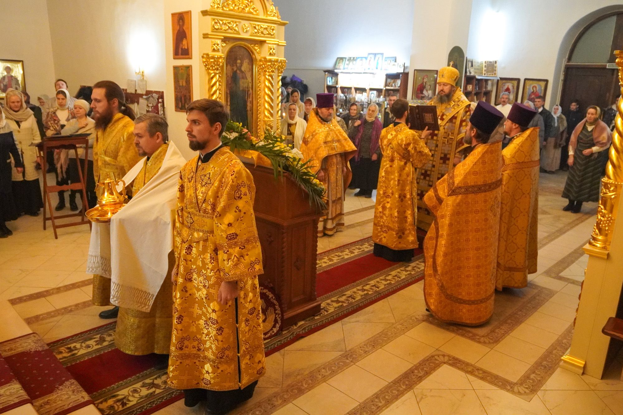 В день престольного праздника епископ Варфоломей совершил Божественную литургию в храме апостола Андрея Первозванного г. Маркса