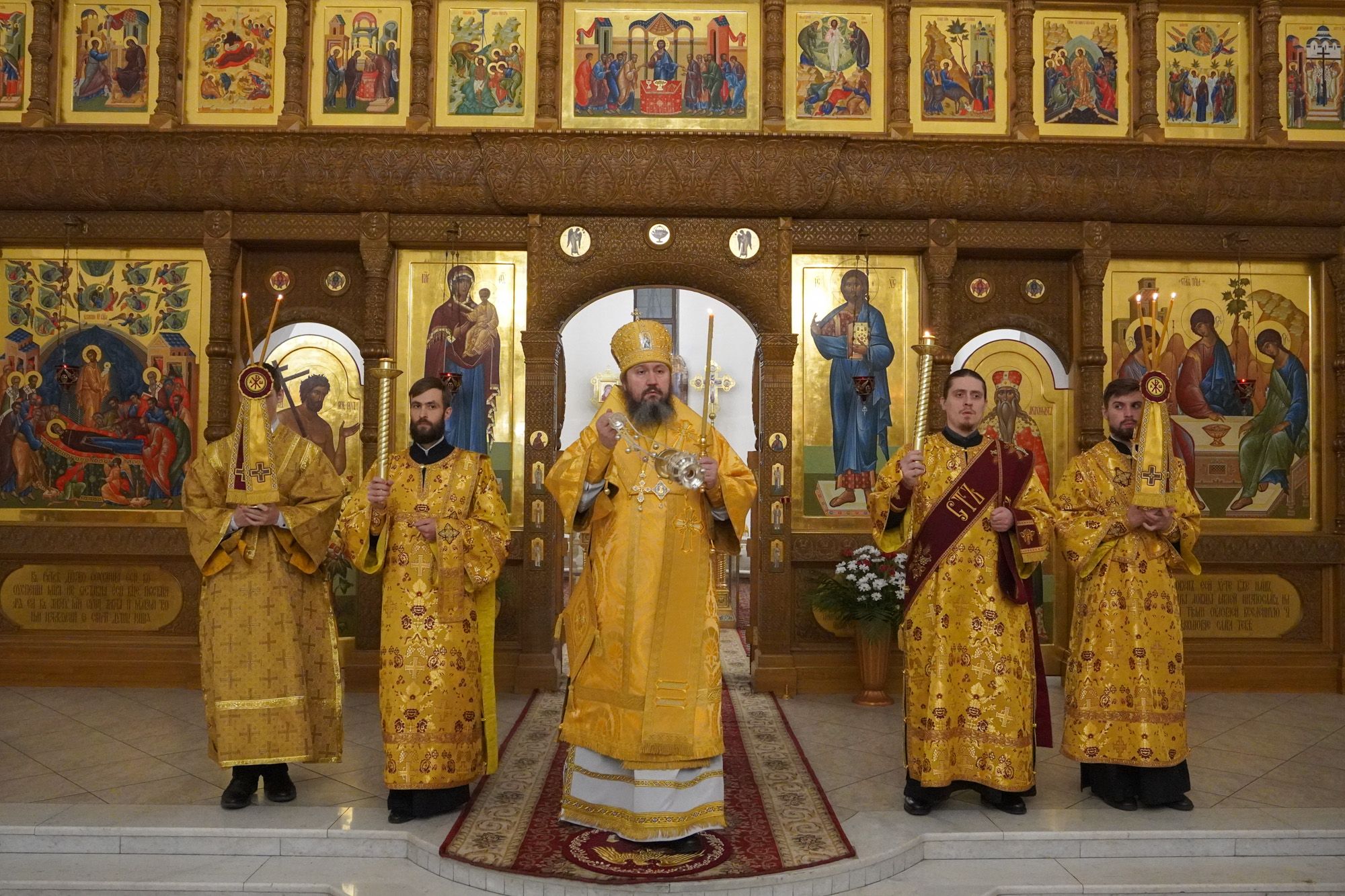Епископ Варфоломей совершил всенощное бдение в Свято-Троицком кафедральном соборе г. Балаково