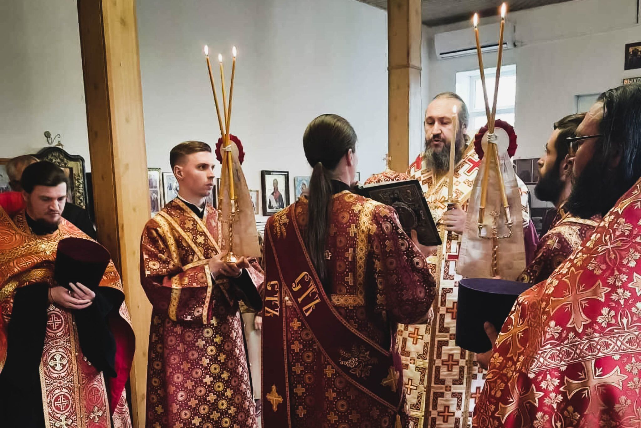 Епископ Балаковский и Николаевский Варфоломей совершил всенощное бдение в храме в честь Казанской иконы Божией Матери города Балаково
