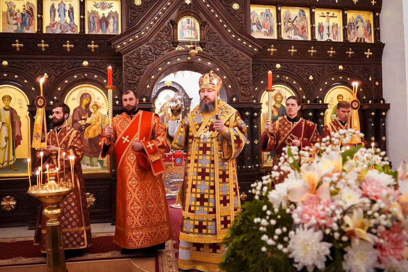 Епископ Варфоломей совершил всенощное бдение в храме в честь Рождества Христова г. Балаково
