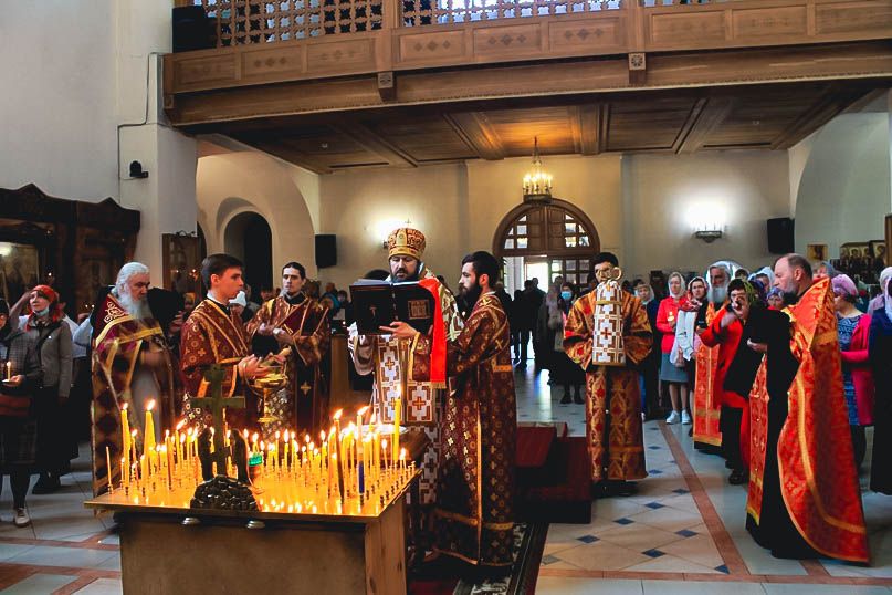 Епископ Варфоломей на Радоницу совершил богослужение в Свято-Троицком кафедральном соборе