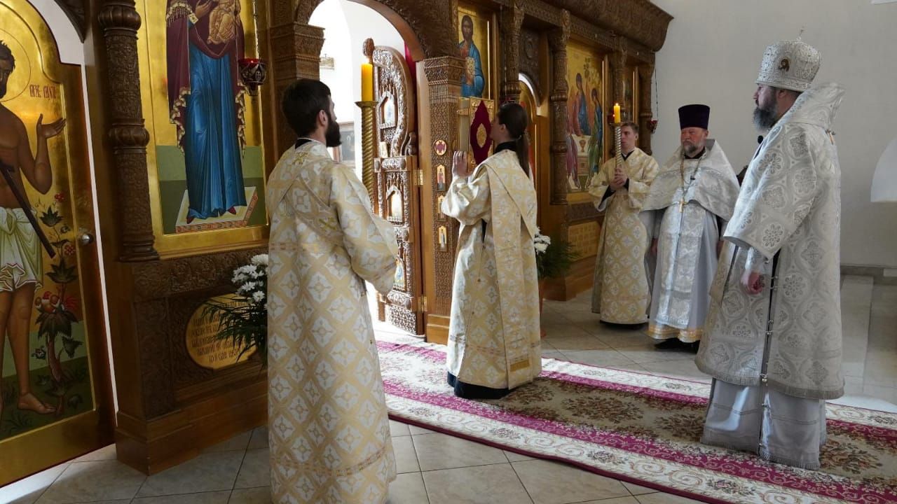 Божественная литургия в Свято-Троицком кафедральном соборе г. Балаково