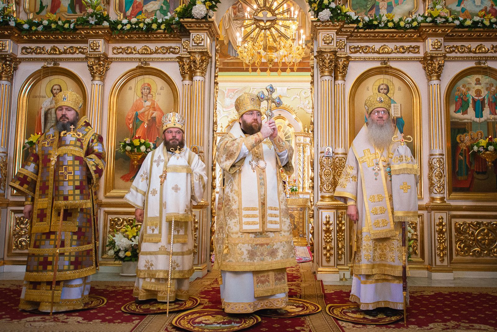 Совершено соборное архиерейское богослужение в Покровском соборе г. Саратова