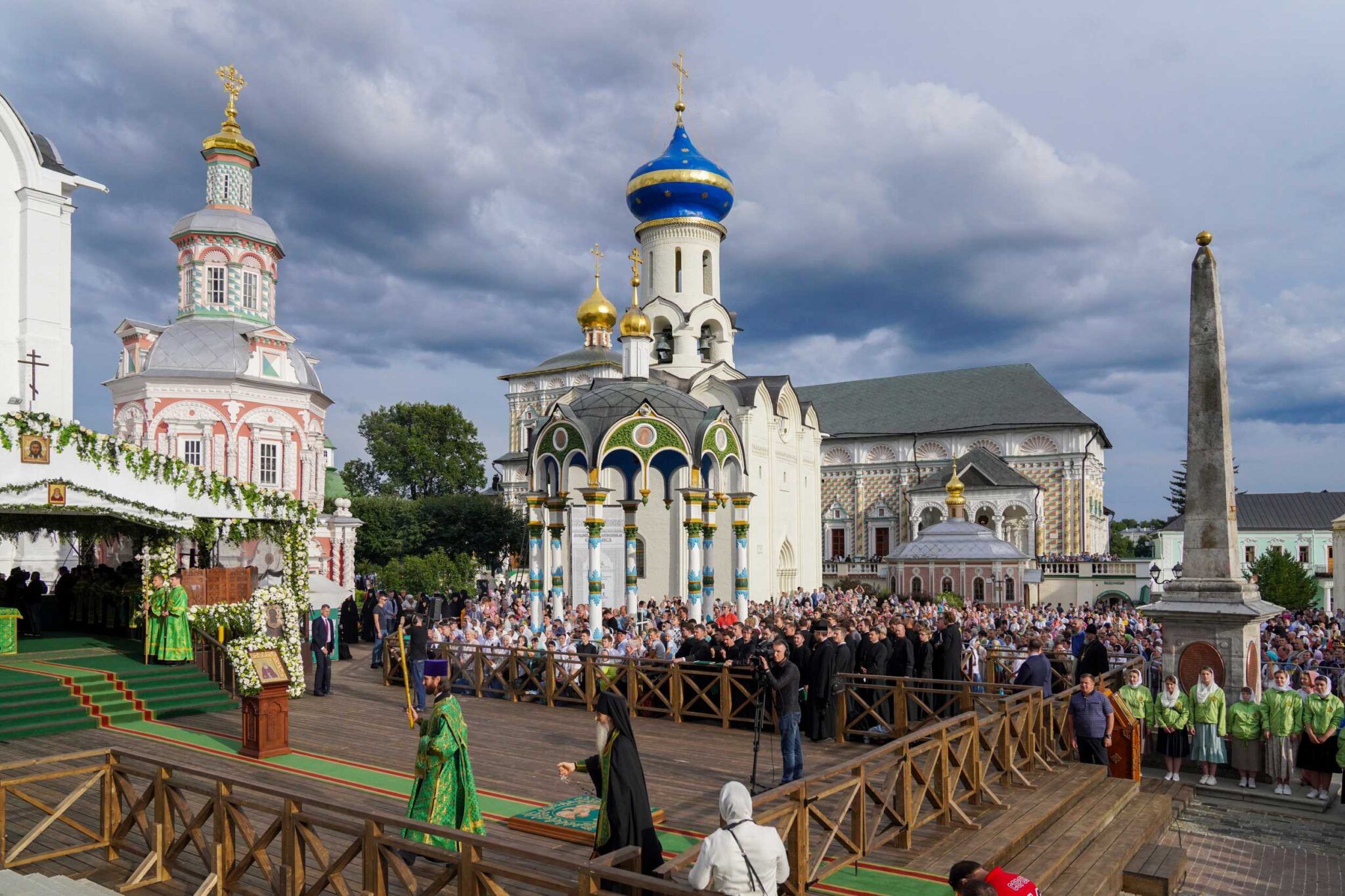 Епископ Варфоломей сослужил Святейшему Патриарху Кириллу в Свято-Троицкой Сергиевой Лавре