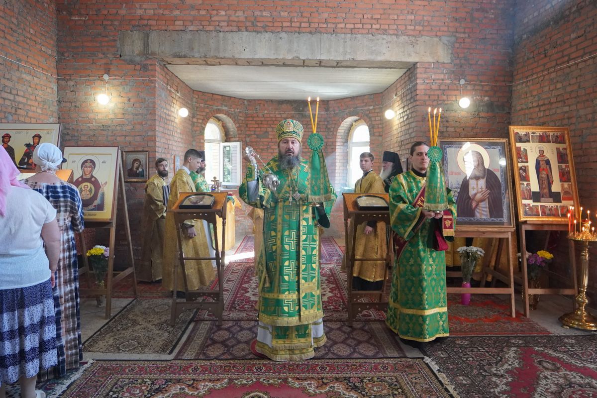 Епископ Варфоломей совершил Божественную литургию в храме святых бессребреников Космы и Дамиана г. Балаково