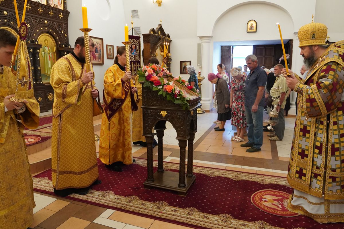 Епископ Варфоломей совершил всенощное бдение в храме Рождества Христова г. Балаково