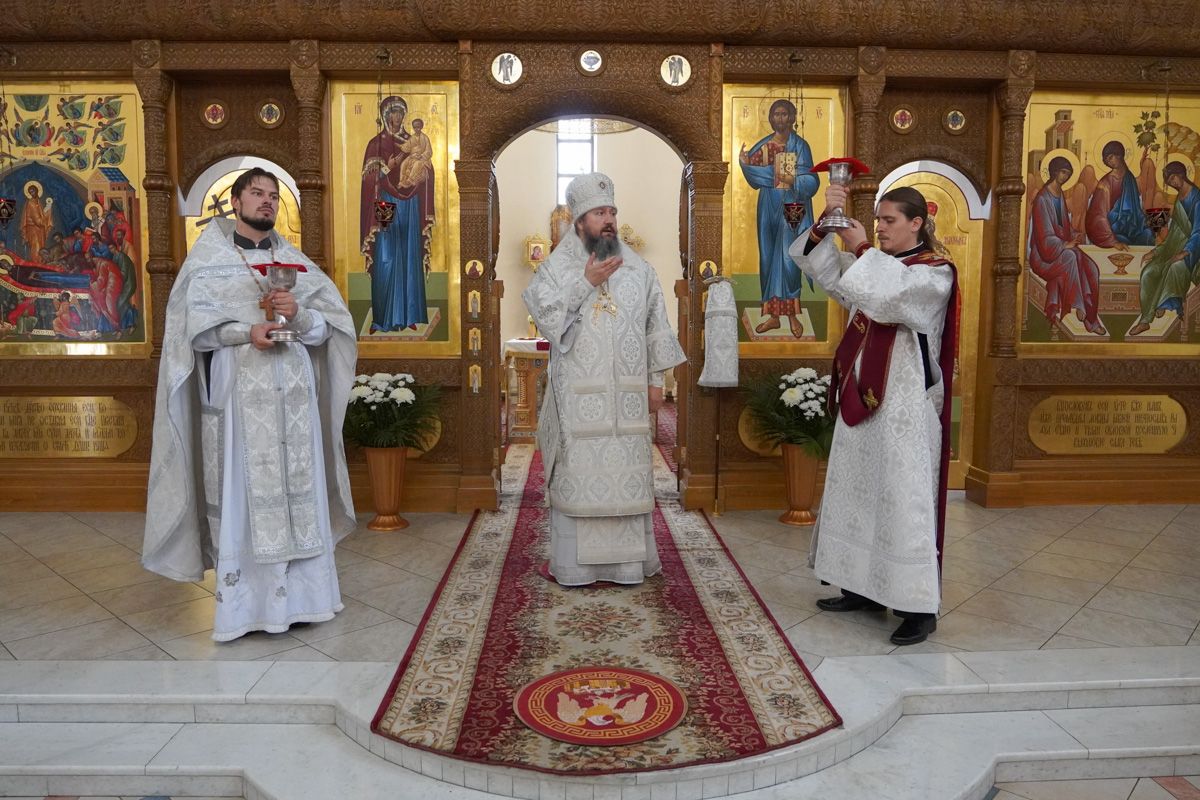 Епископ Варфоломей совершил Божественную литургию в Свято-Троицком кафедральном соборе г. Балаково