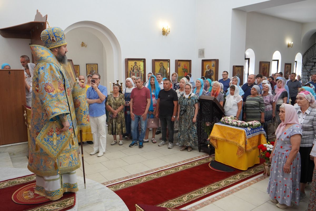 Епископ Варфоломей совершил Божественную литургию в храме апостола и евангелиста Иоанна Богослова г. Балаково