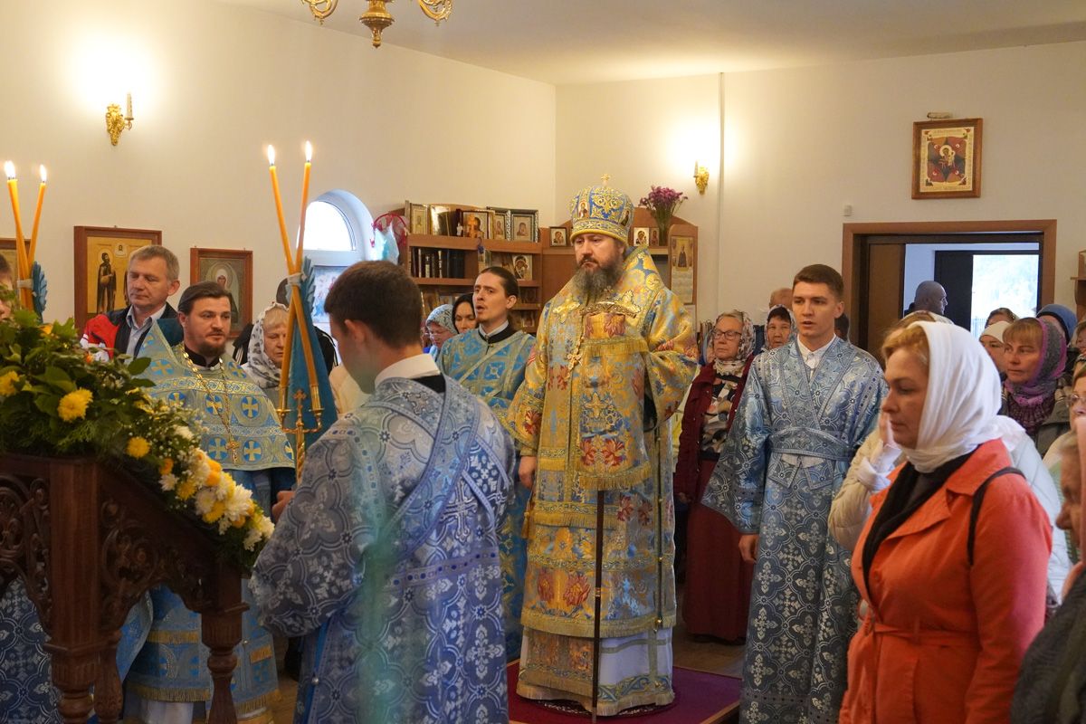 Епископ Варфоломей совершил Божественную литургию в храме Благовещения Пресвятой Богородицы г. Балаково