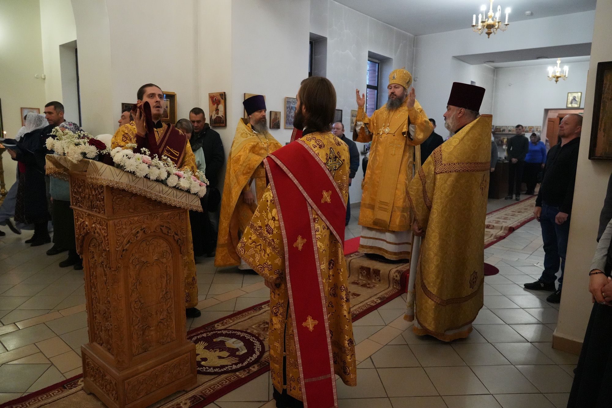 Епископ Варфоломей совершил Божественную литургию в храме пророка Божия Илии п. Духовницкое
