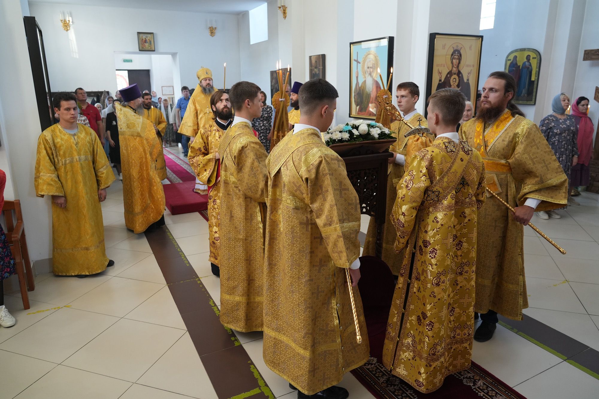 Епископ Варфоломей совершил всенощное бдение в Свято-Троицком храме с. Ивантеевка