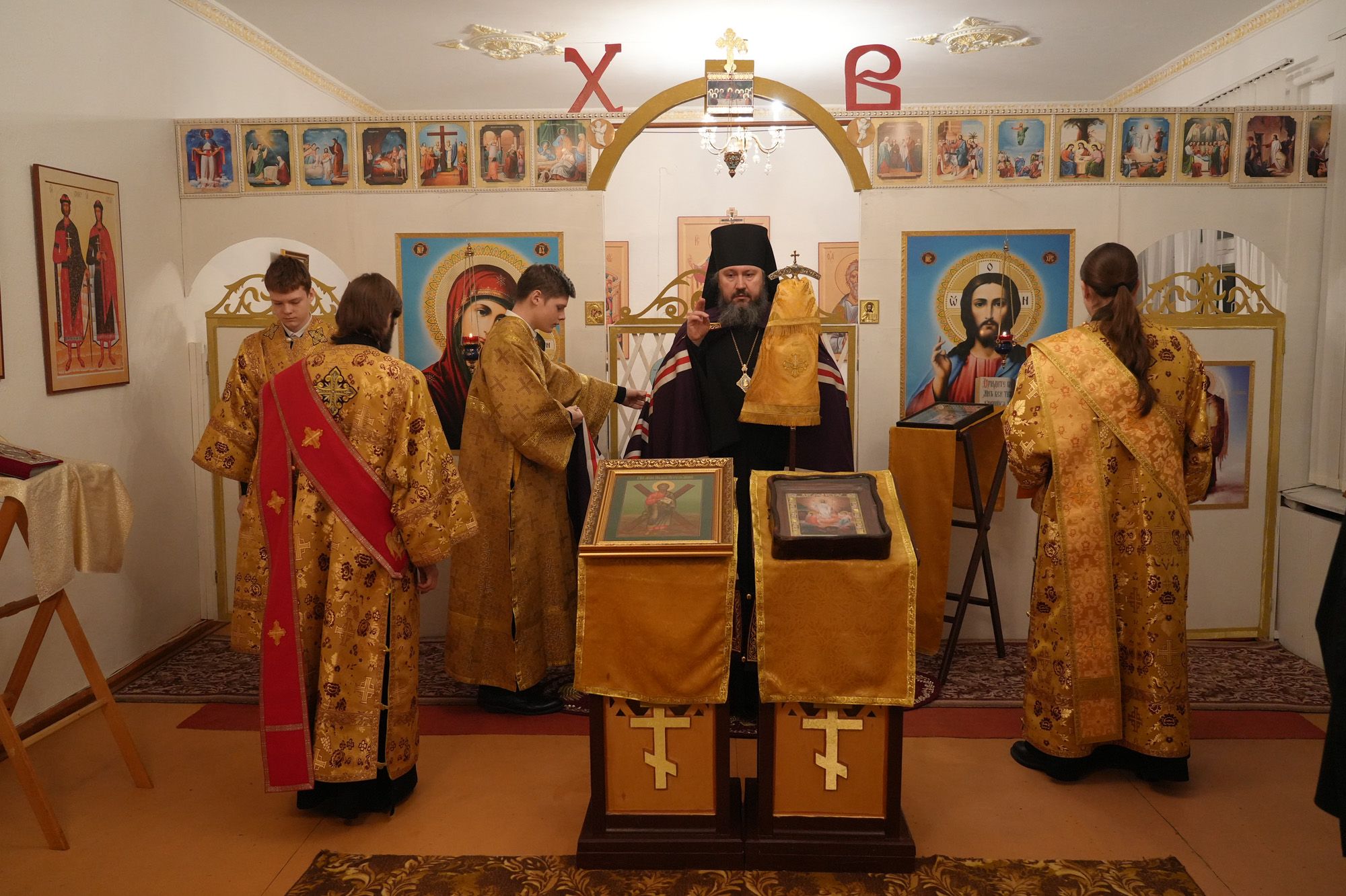 Епископ Варфоломей совершил Божественную литургию в храме апостола Андрея Первозванного п. Новониколаевский