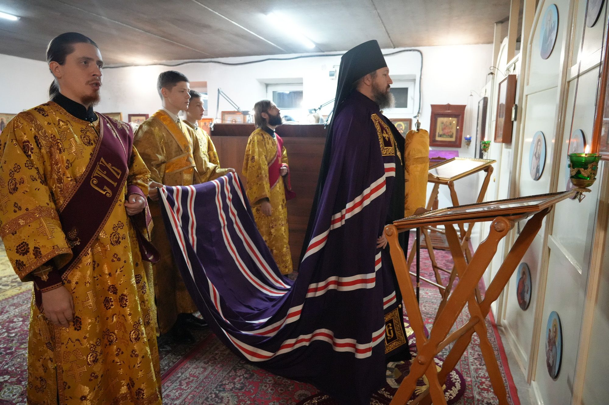 Епископ Варфоломей совершил Божественную литургию в храме бессребреников и чудотворцев Космы и Дамиана г. Балаково