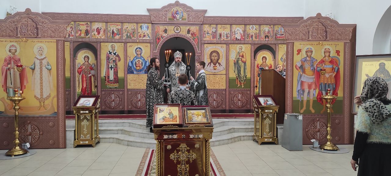 Епископ Варфоломей совершил Литургию Преждеосвященных Даров в храме апостола и евангелиста Иоанна Богослова г. Балаково