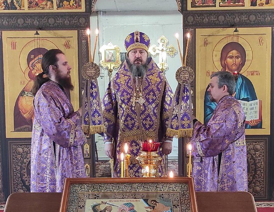 Епископ Варфоломей совершил Литургию Преждеосвященных Даров в храме Предтечи и Крестителя Господня Иоанна с. Ивановка Балаковского района