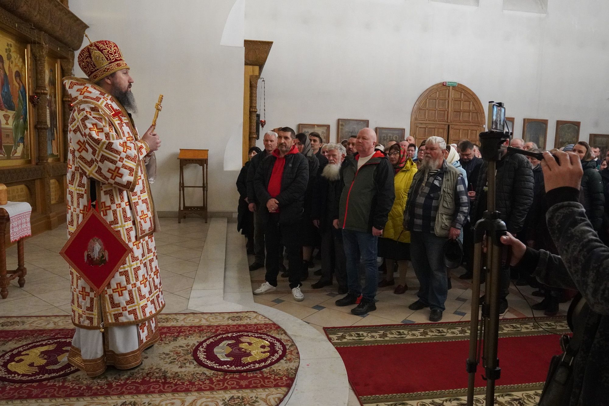 Епископ Варфоломей совершил ночное пасхальное богослужение в Свято-Троицком кафедральном соборе г. Балаково