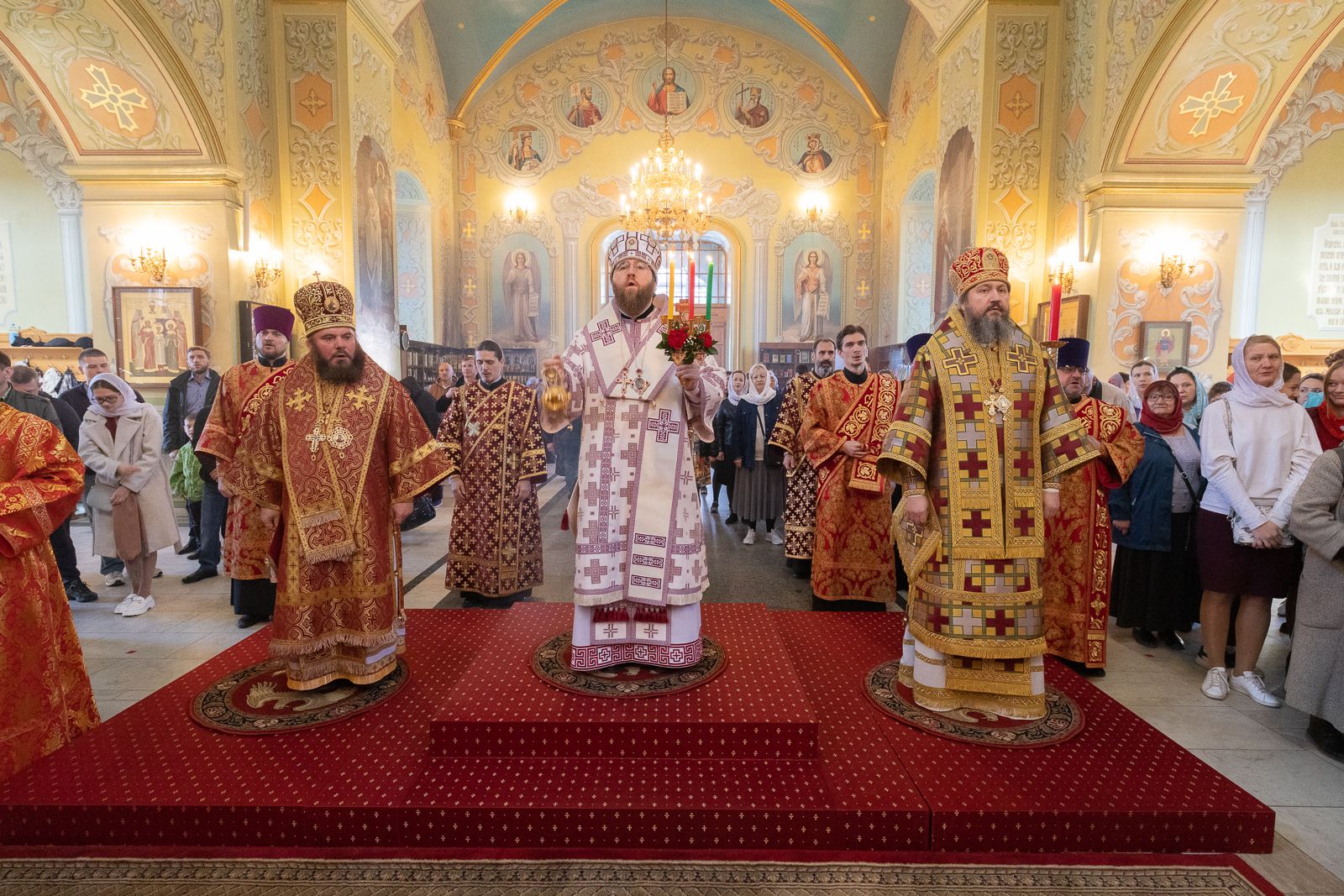 Архиереи Саратовской митрополии совершили соборное богослужение в Покровском соборе г. Саратова