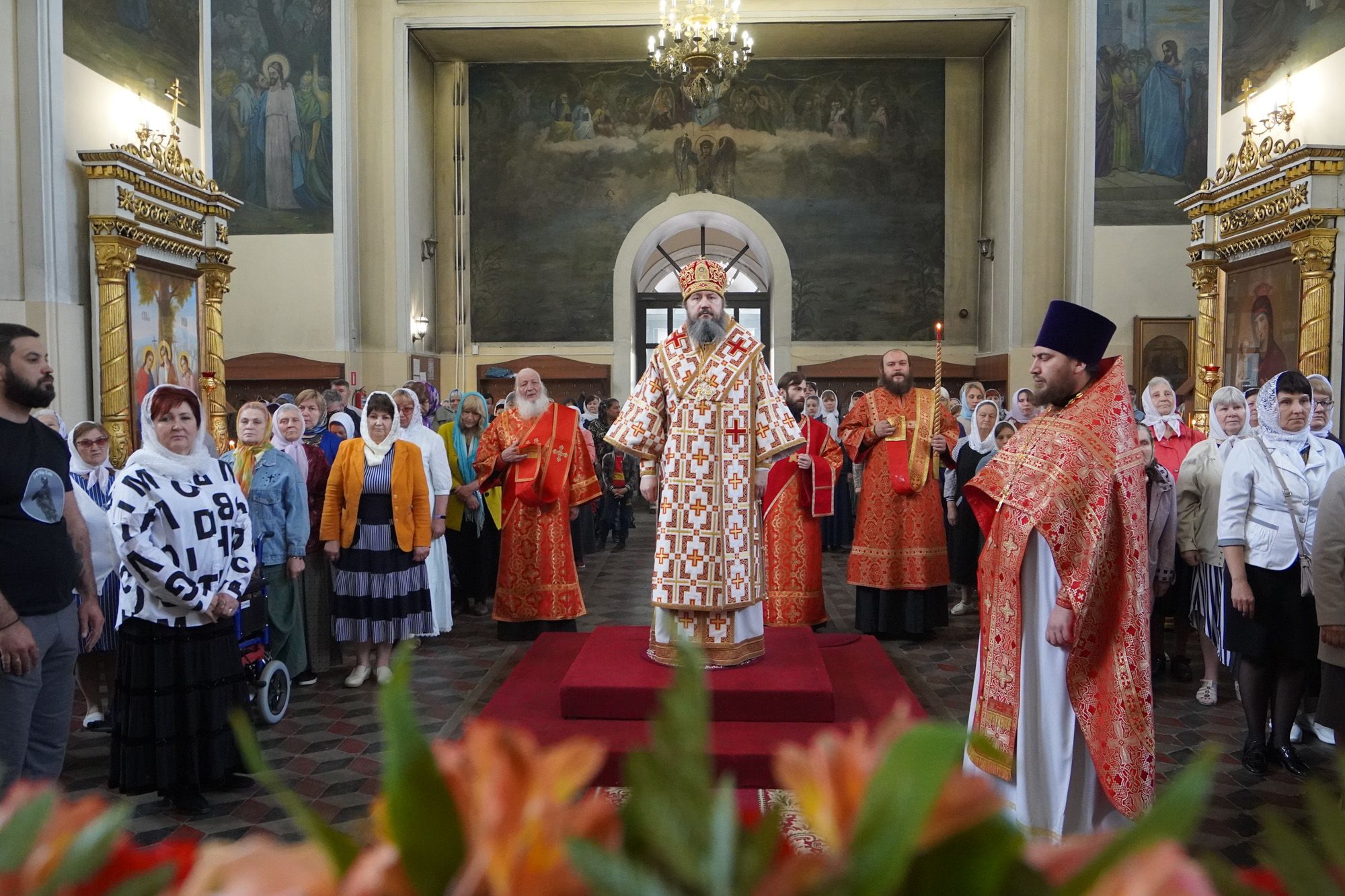 В Неделю жен-мироносиц епископ Варфоломей совершил Божественную литургию в храме Воскресения Христова г. Пугачева