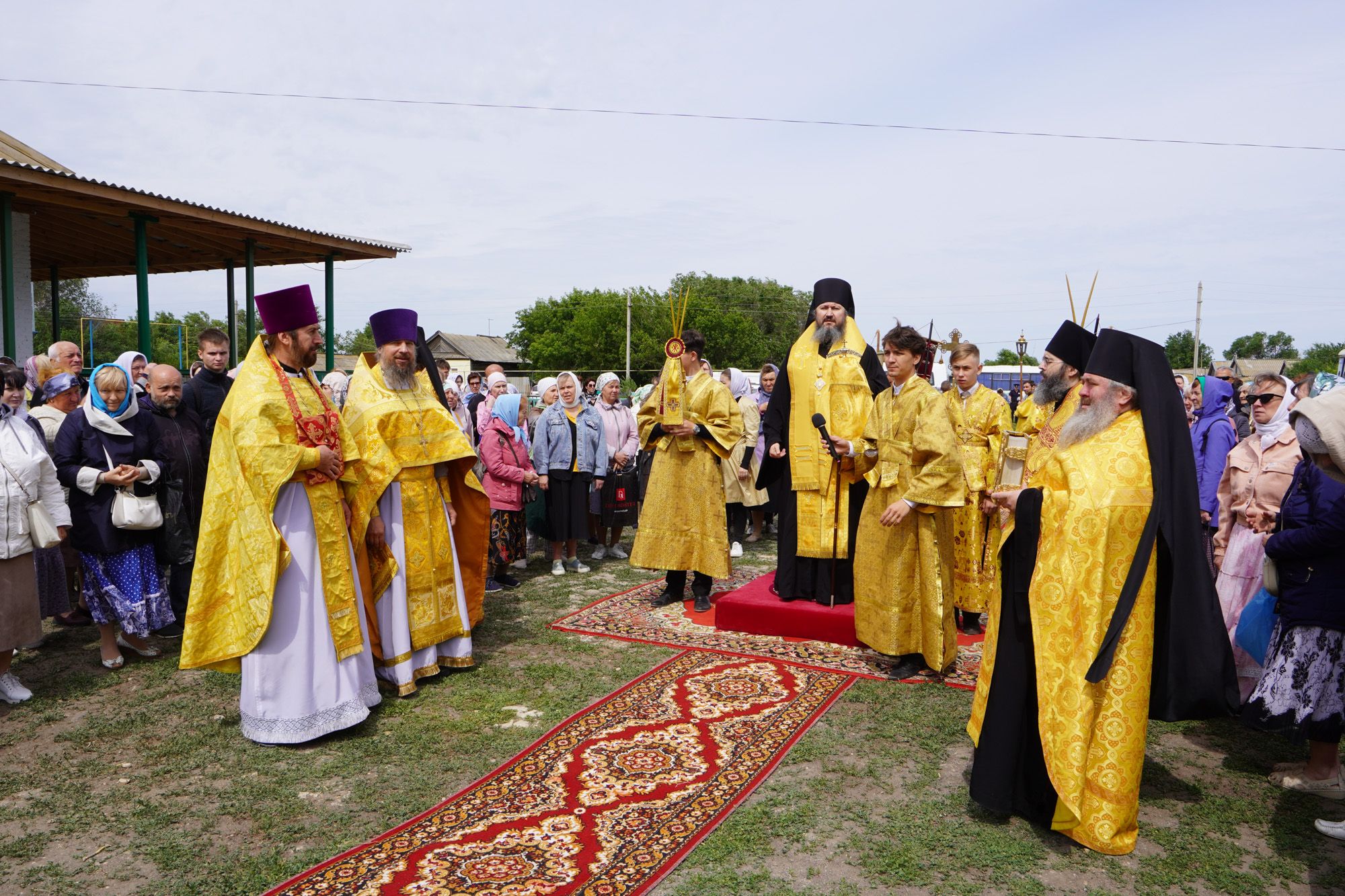 Епископ Варфоломей совершил Божественную литургию в походном храме с. Корнеевка