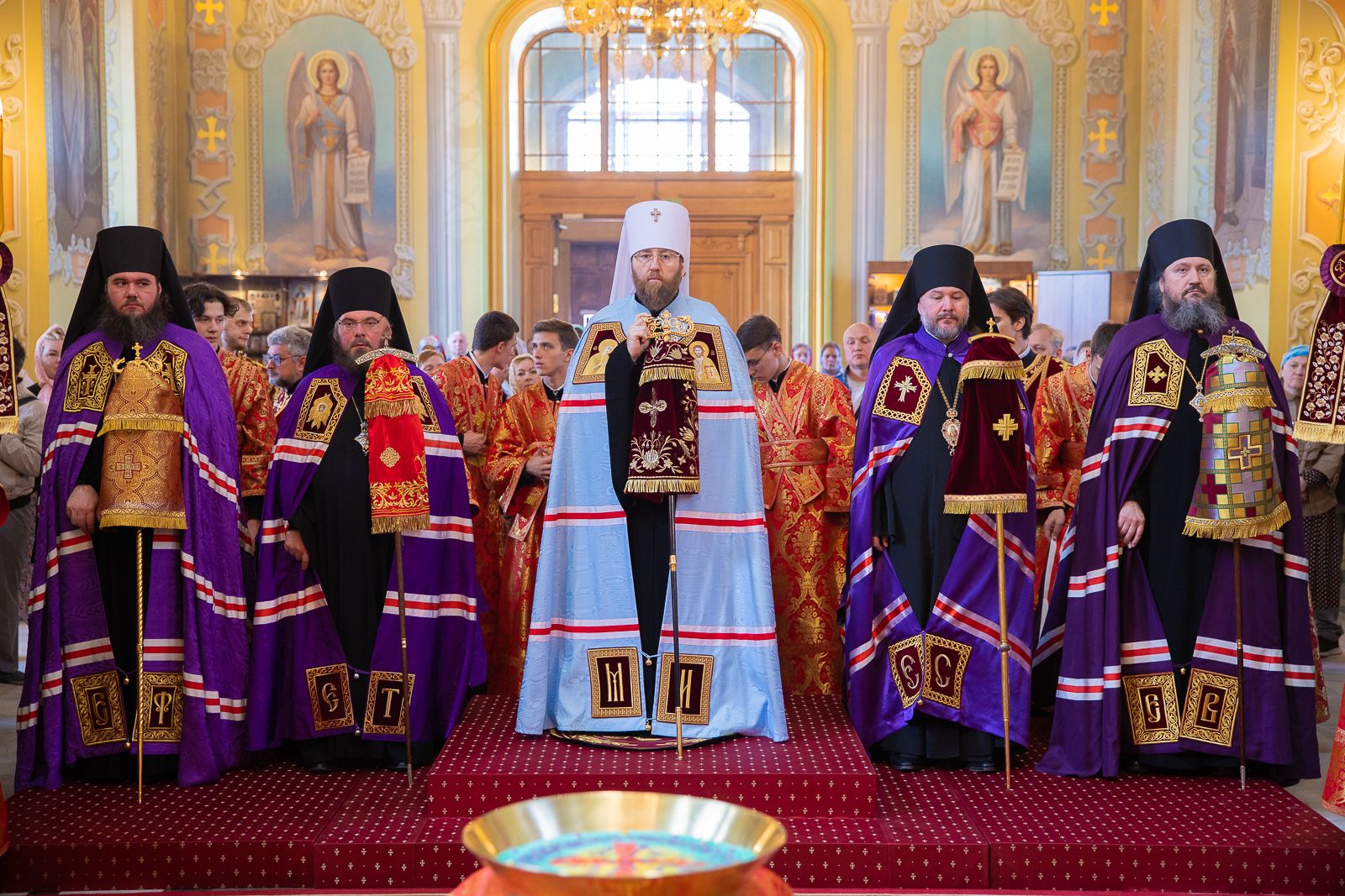 В день празднования Собора Саратовских святых совершена соборная архиерейская Литургия