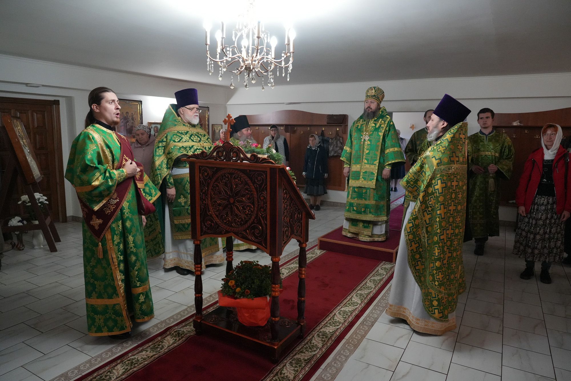 В день престольного праздника епископ Варфоломей совершил Божественную литургию в нижнем пределе храма апостола и евангелиста Иоанна Богослова г. Балаково
