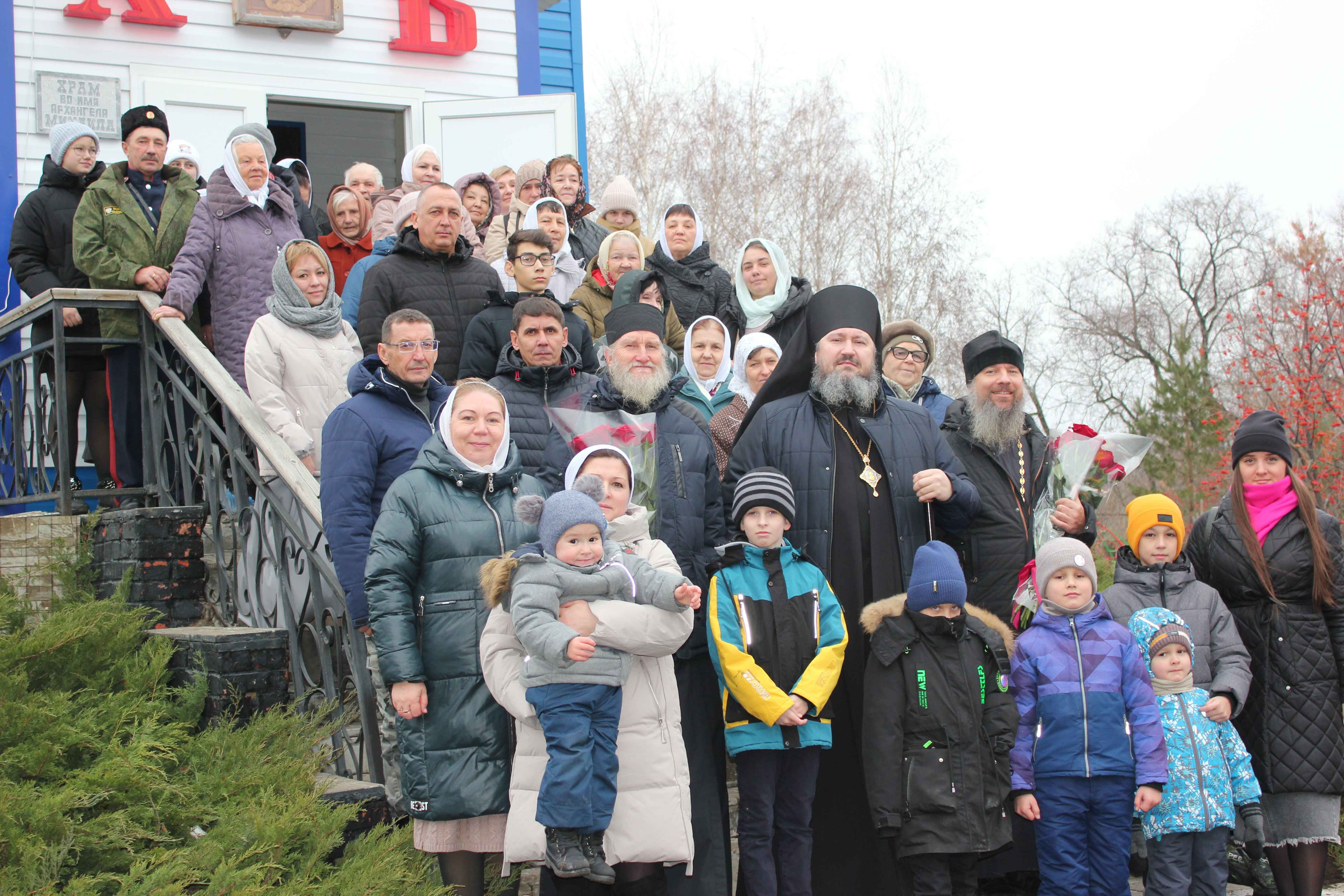 Епископ Варфоломей совершил Божественную литургию в храме Архангела Михаила с. Перелюб