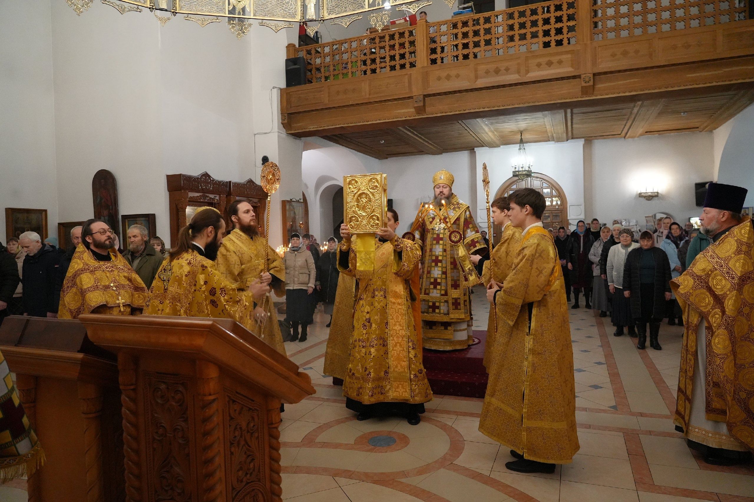 Епископ Варфоломей совершил Божественную литургию в Свято-Троицком кафедральном соборе г. Балаково