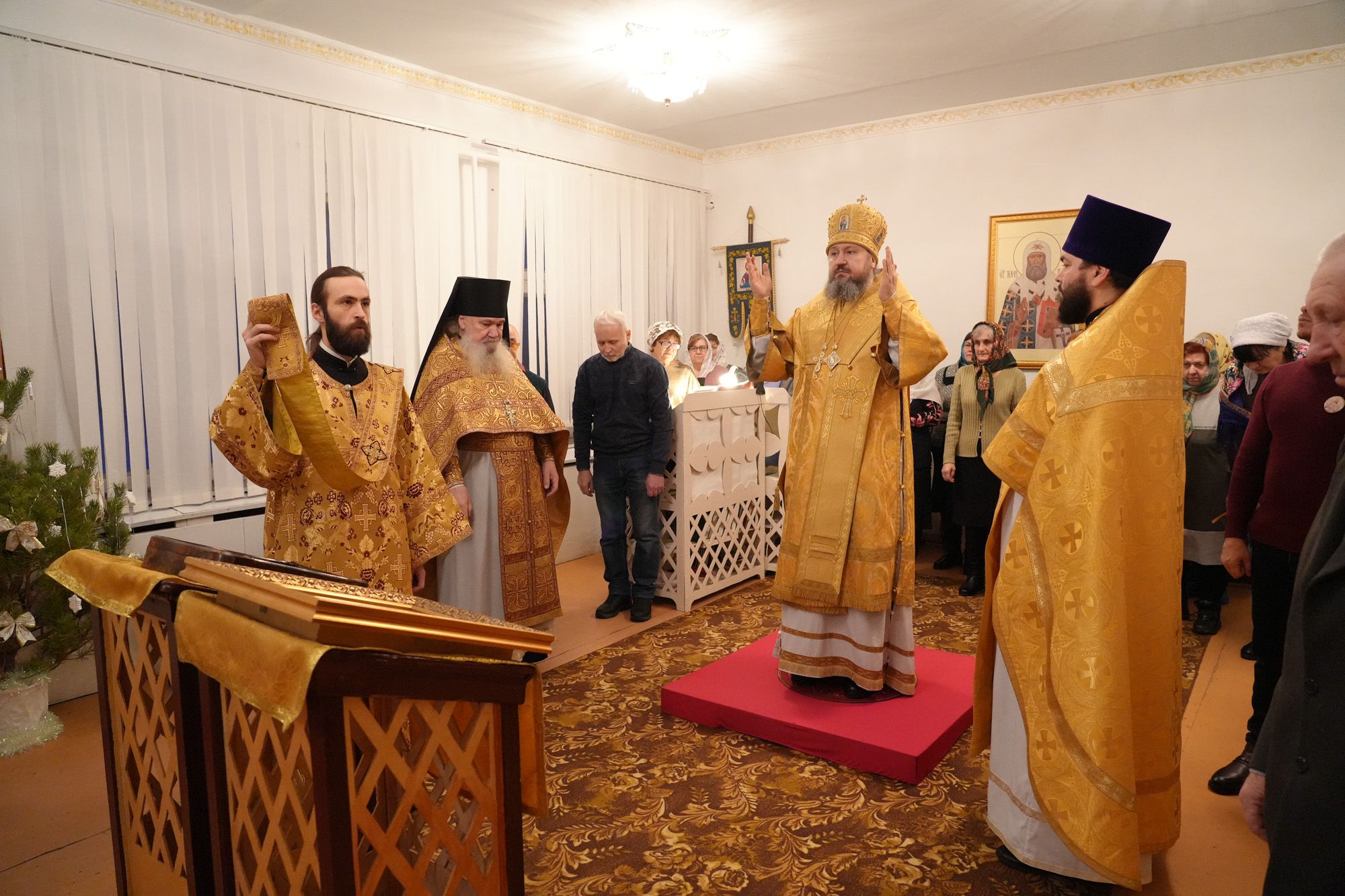 Епископ Варфоломей совершил Божественную литургию в храме апостола Андрея Первозванного п. Новониколаевский