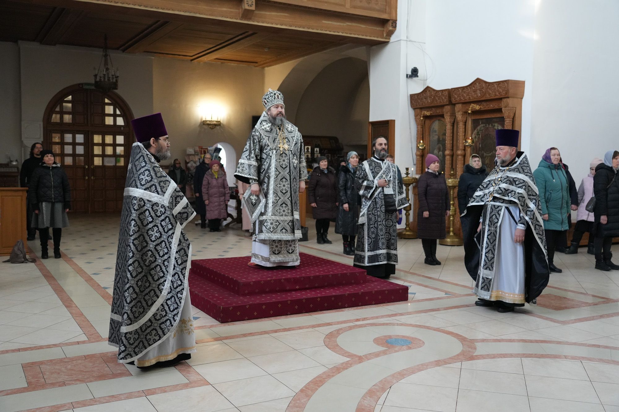 Епископ Варфоломей совершил Литургию Преждеосвященных Даров в Свято-Троицком кафедральном соборе г. Балаково