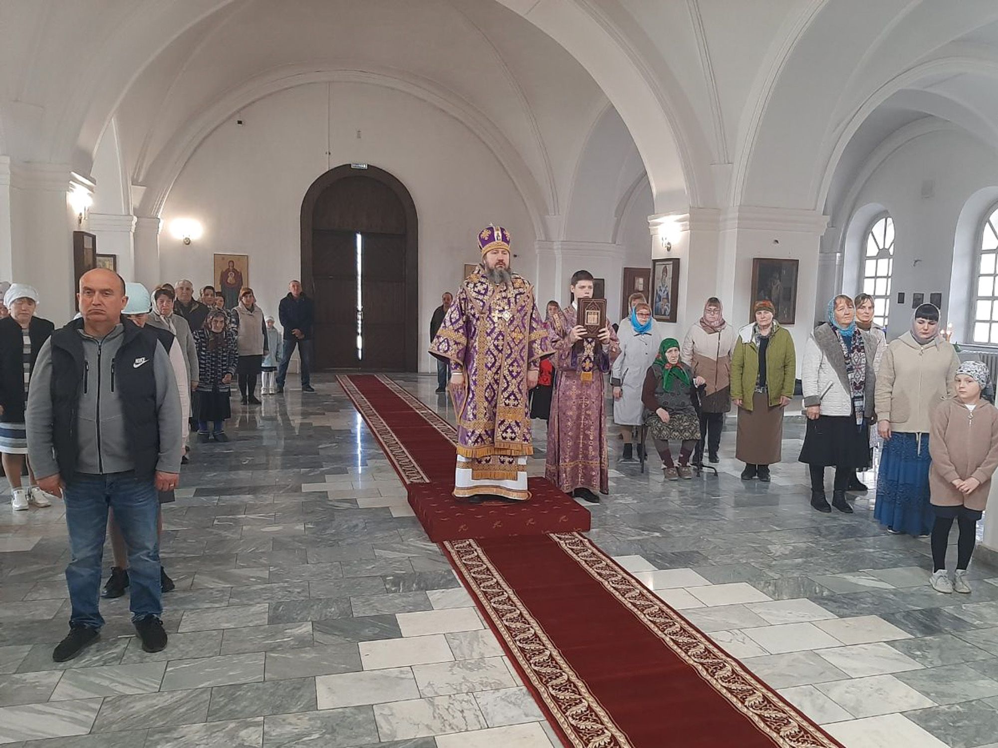 Епископ Варфоломей совершил Божественную литургию в Свято-Троицком храме с. Малое Перекопное