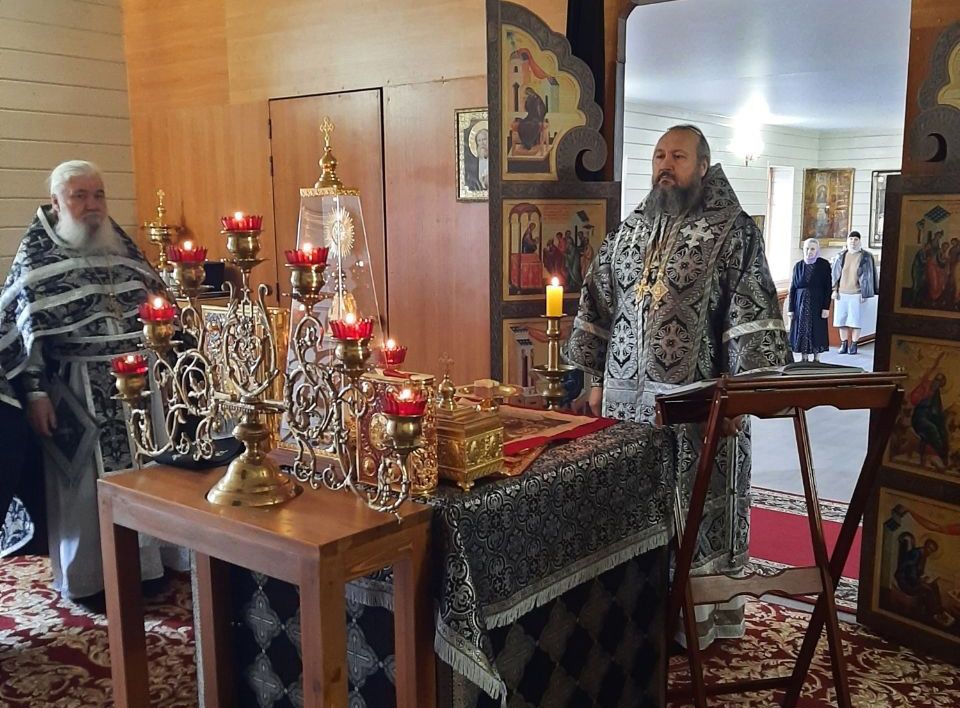 Епископ Варфоломей совершил Литургию Преждеосвященных Даров в храме Предтечи и Крестителя Господня Иоанна с. Ивановка