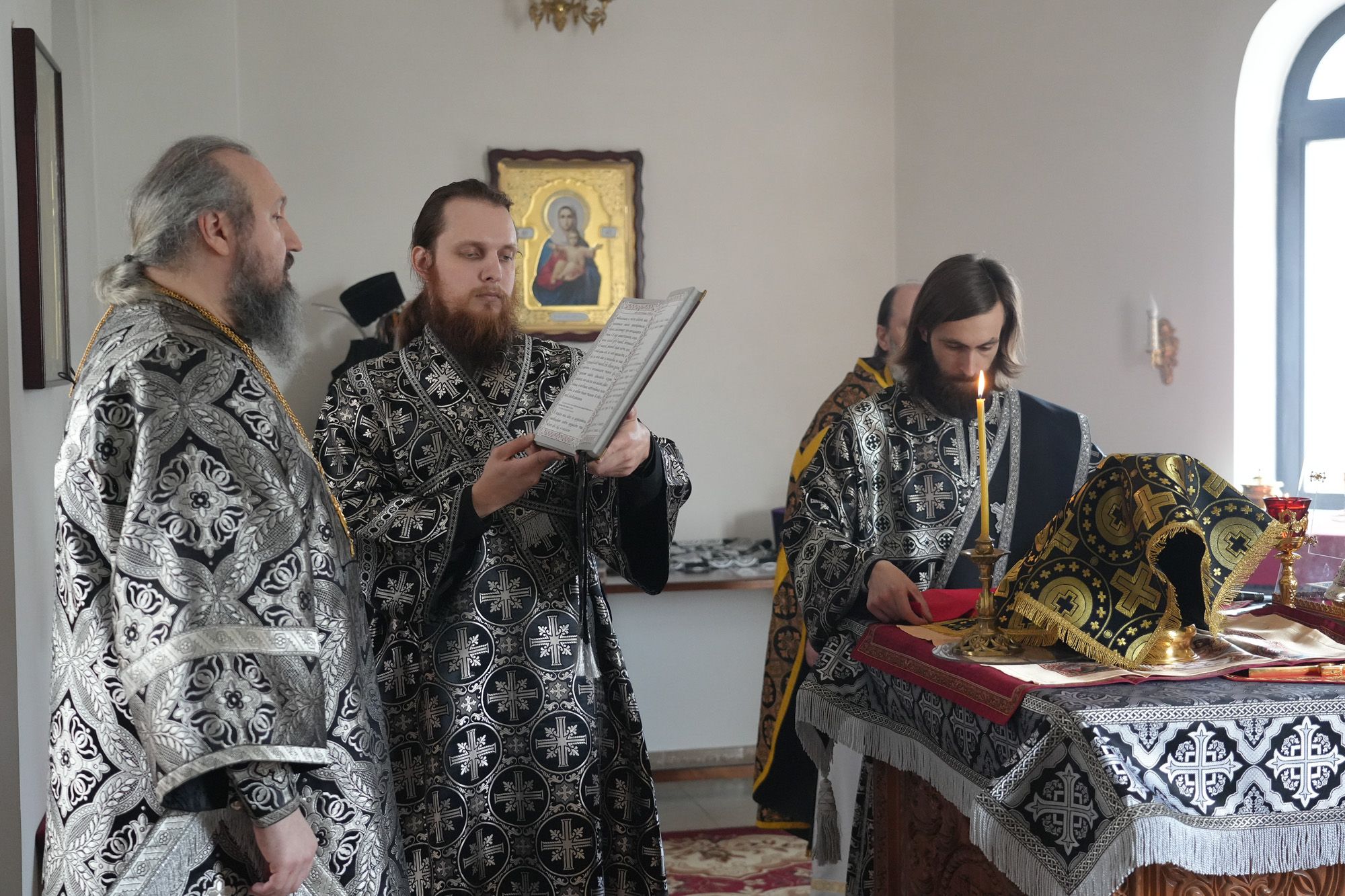 Епископ Варфоломей совершил Литургию Преждеосвященных Даров в храме апостола и евангелиста Иоанна Богослова г. Балаково