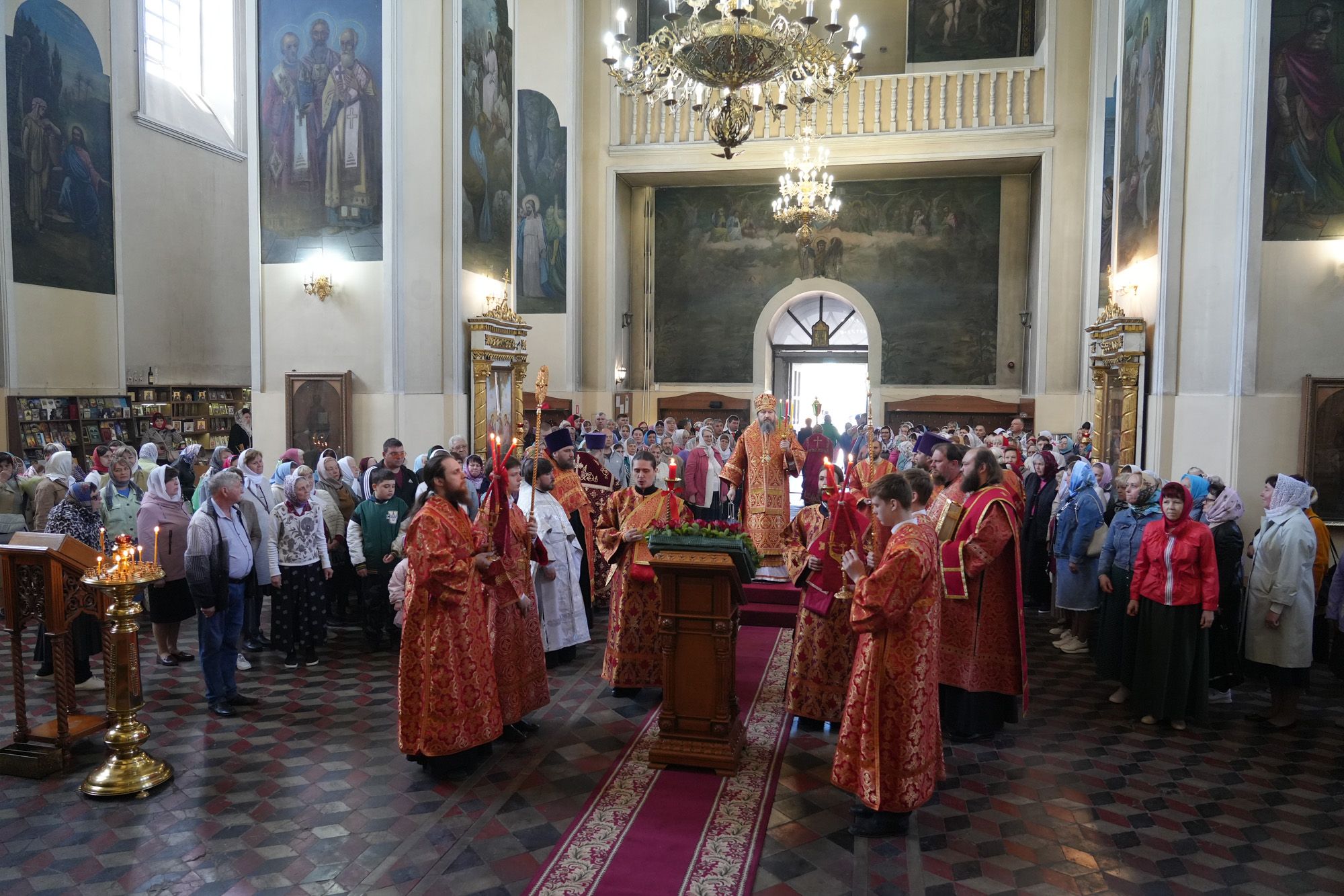 Епископ Варфоломей совершил Божественную литургию в Свято-Воскресенском соборном храме г. Пугачёва