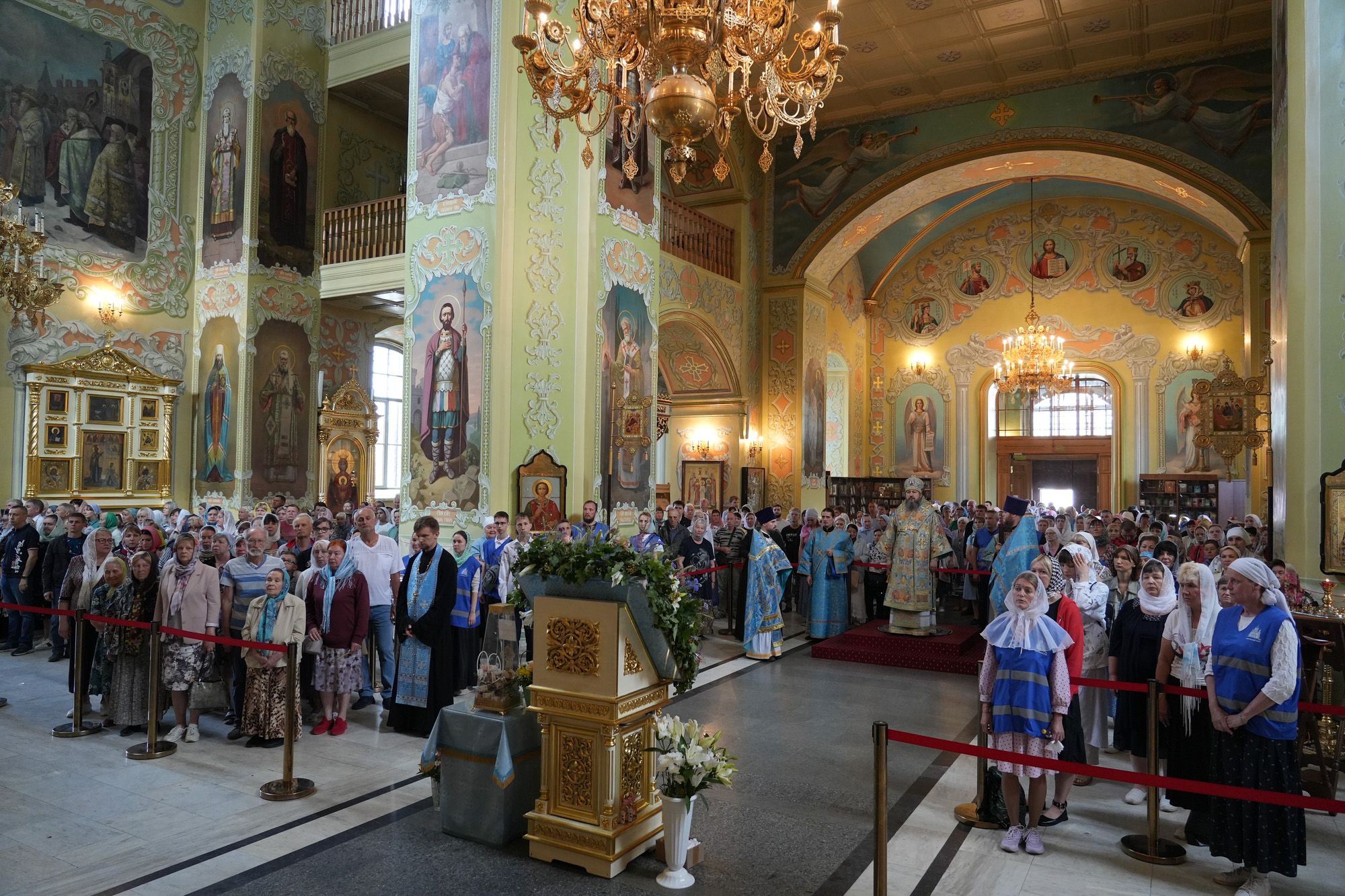 Епископ Варфоломей совершил Божественную литургию в Покровском соборе г. Саратова