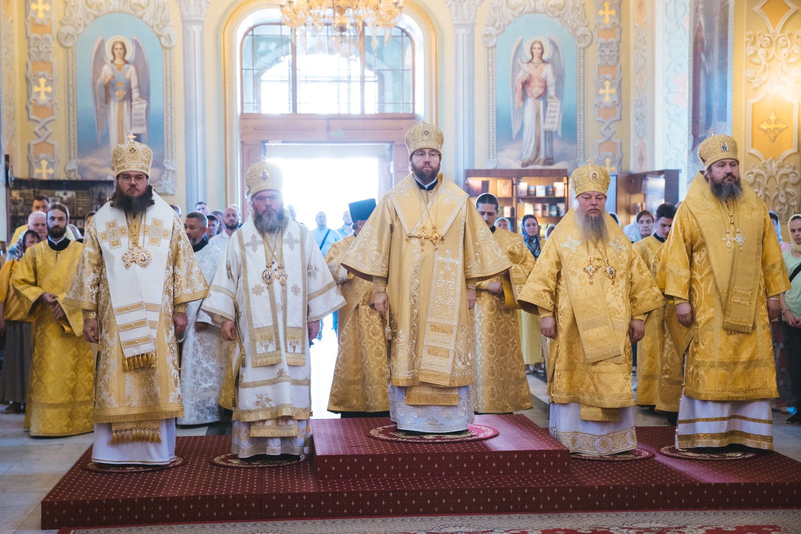 Совершено соборное архиерейское богослужение в Покровском соборе г. Саратова