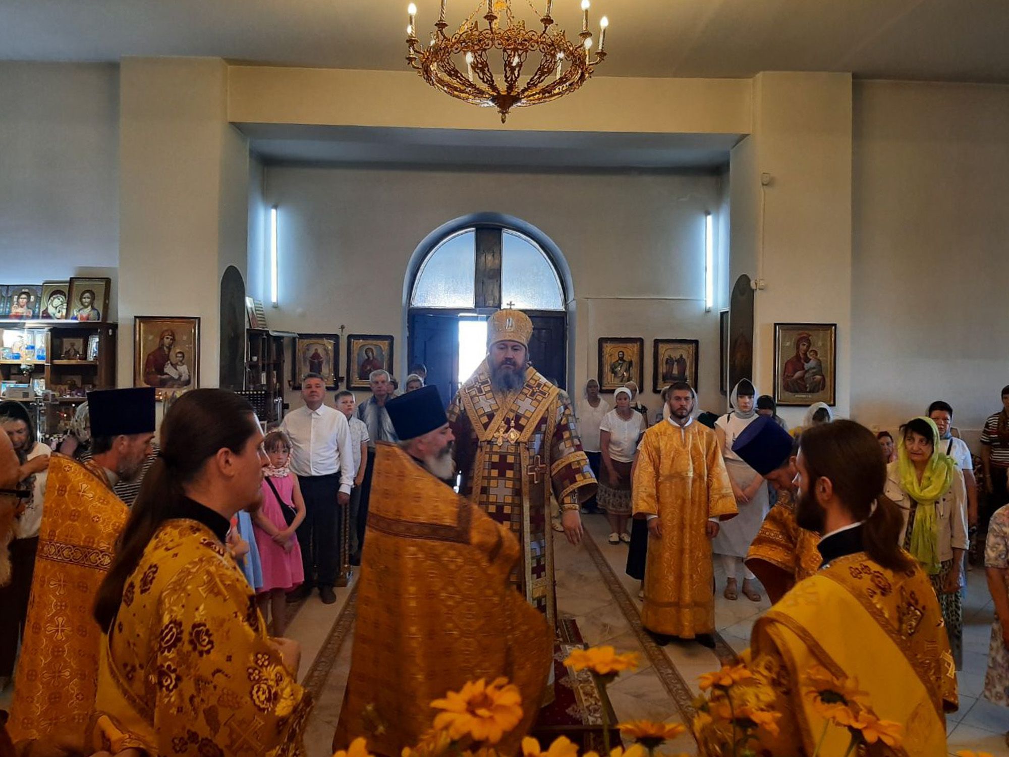 Епископ Варфоломей совершил Божественную литургию в храме апостола Андрея Первозванного г. Маркса