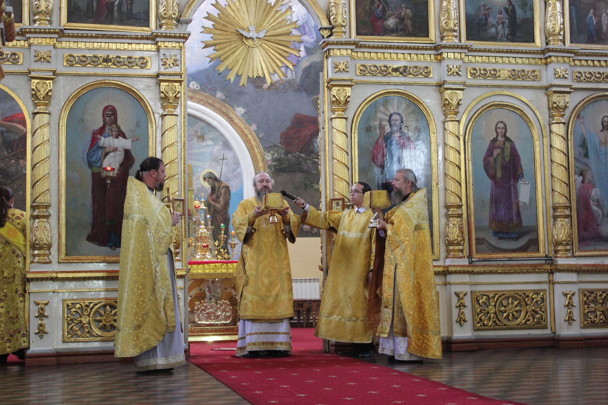 Епископ Варфоломей совершил Божественную литургию в храме Воскресения Христова г. Пугачёва