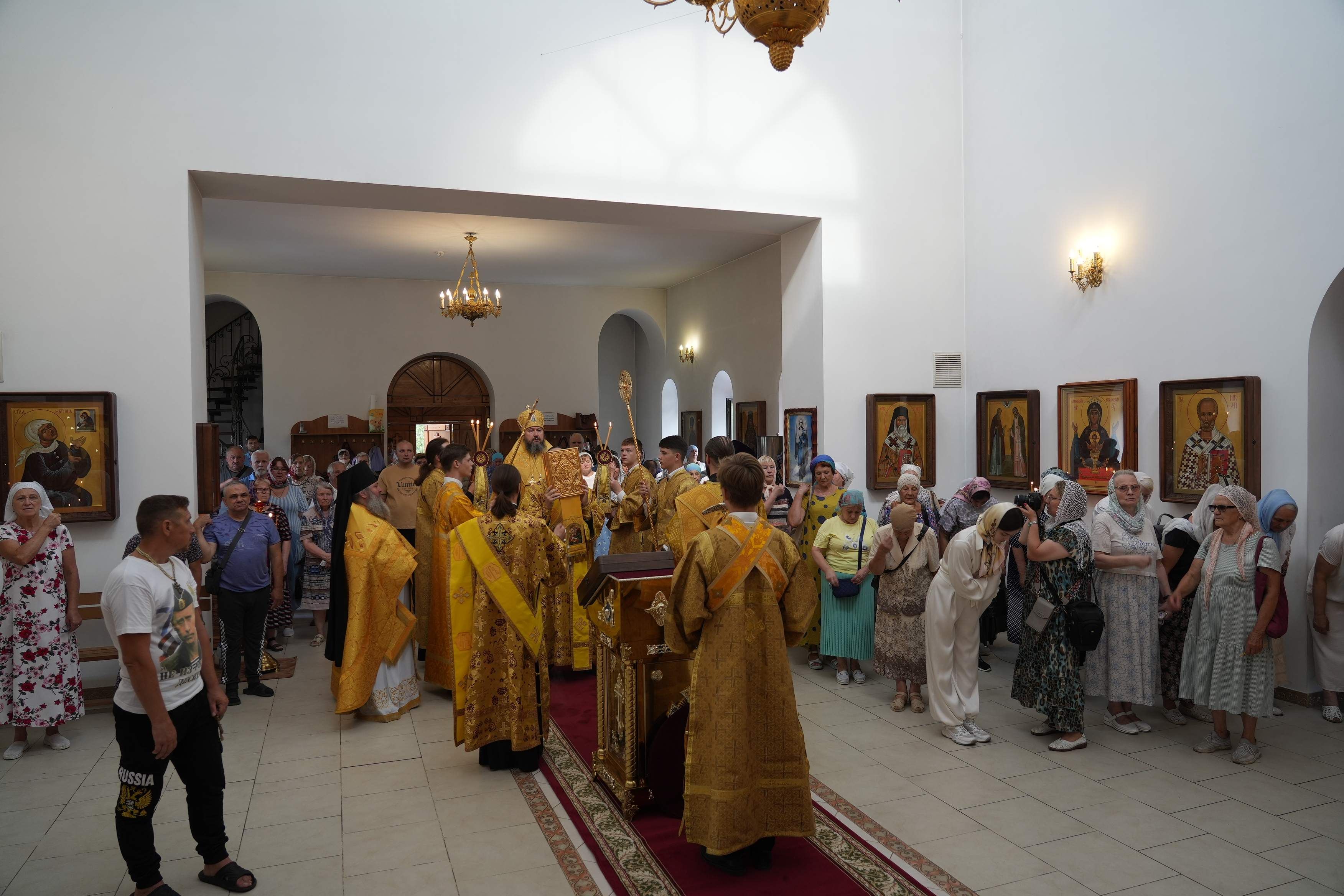 Епископ Варфоломей совершил Божественную литургию в храме апостола и евангелиста Иоанна Богослова г. Балаково