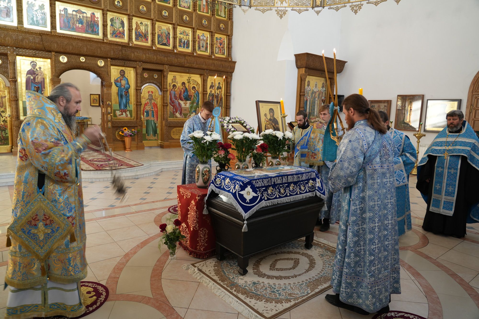 Епископ Варфоломей совершил всенощное бдение с чином Погребения Божией Матери в Свято-Троицком кафедральном соборе г. Балаково