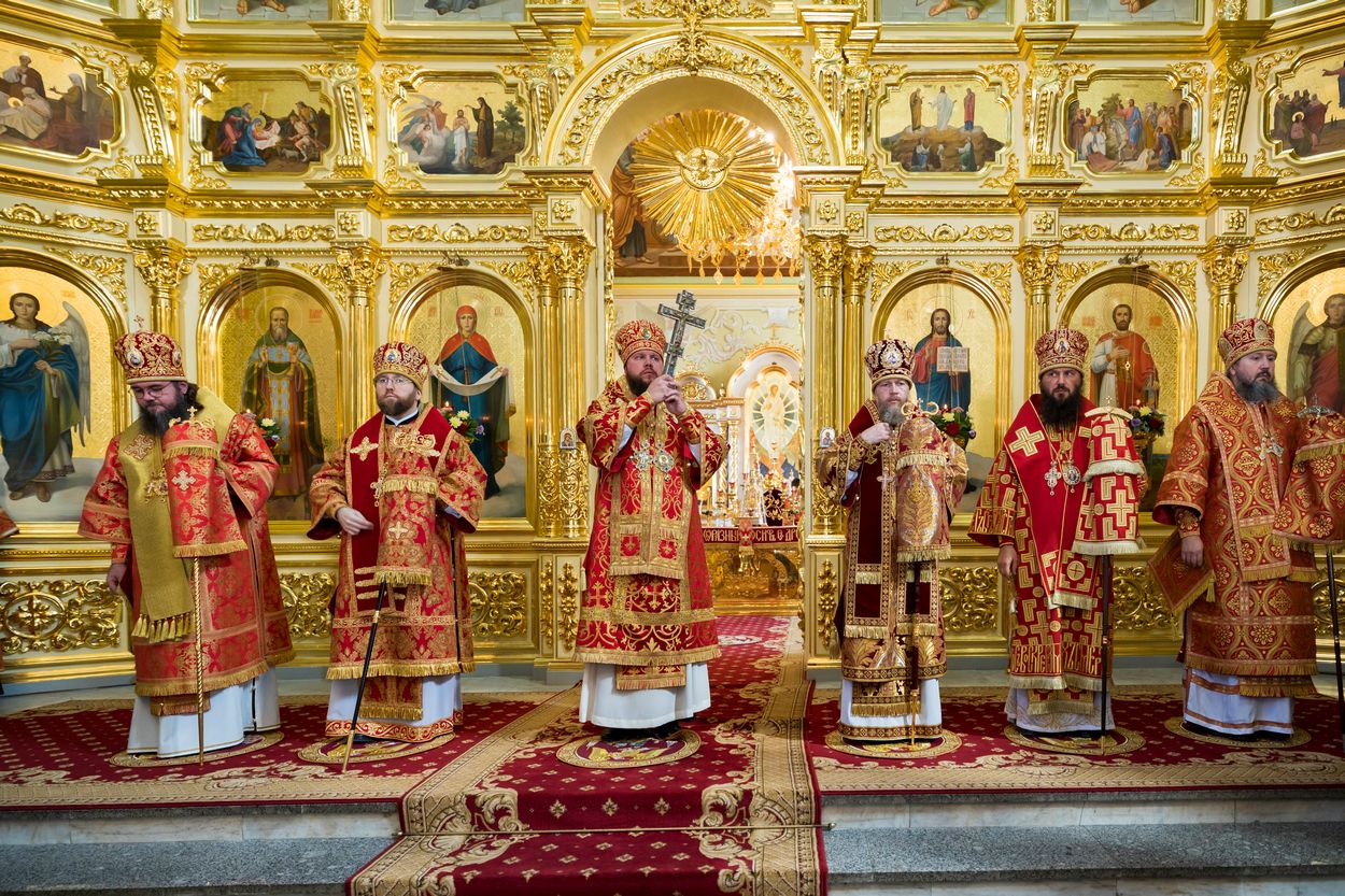 В день празднования Собора Саратовских святых епископ Варфоломей принял участие в соборном архиерейском богослужении