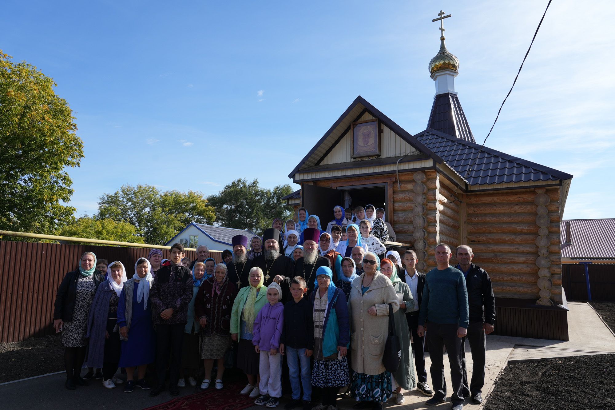 Епископ Варфоломей совершил Божественную литургию в храме в честь иконы Божией Матери «Спорительница хлебов» п. Октябрьский Перелюбского района