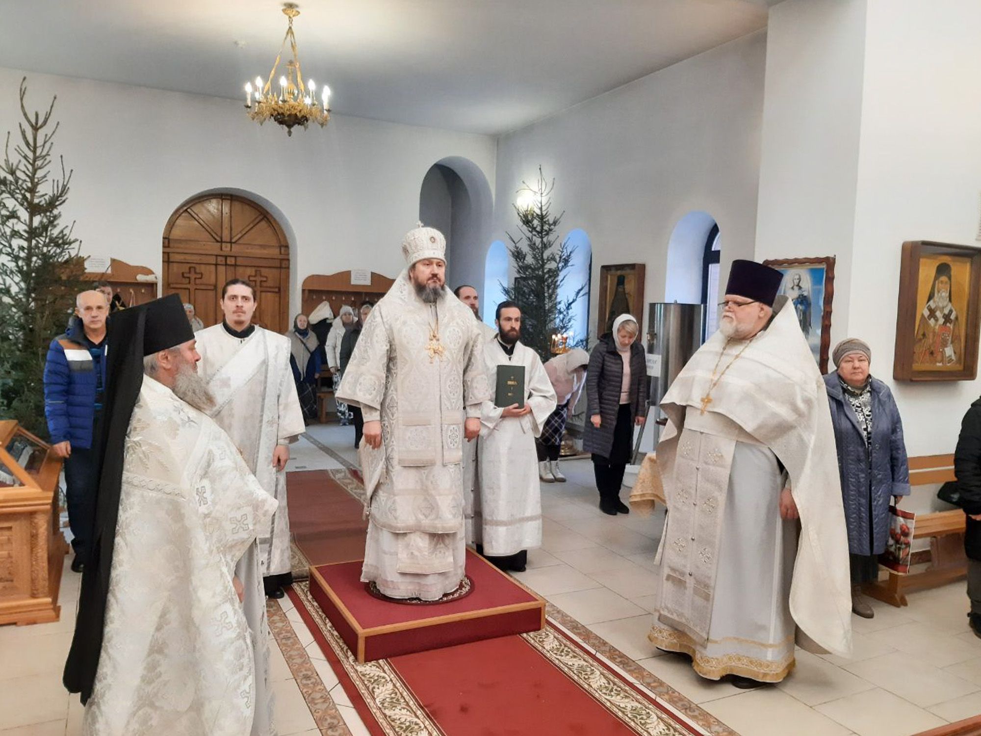 Епископ Варфоломей совершил Божественную литургию в храме апостола и евангелиста Иоанна Богослова г. Балаково