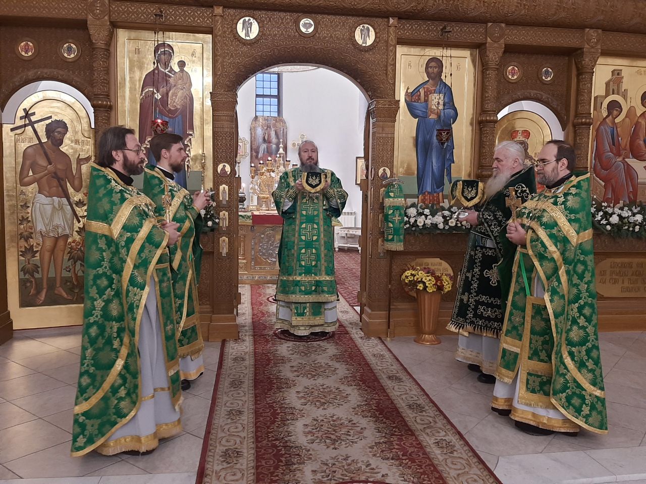 Епископ Варфоломей совершил Божественную литургию в Свято-Троицком кафедральном соборе г. Балаково